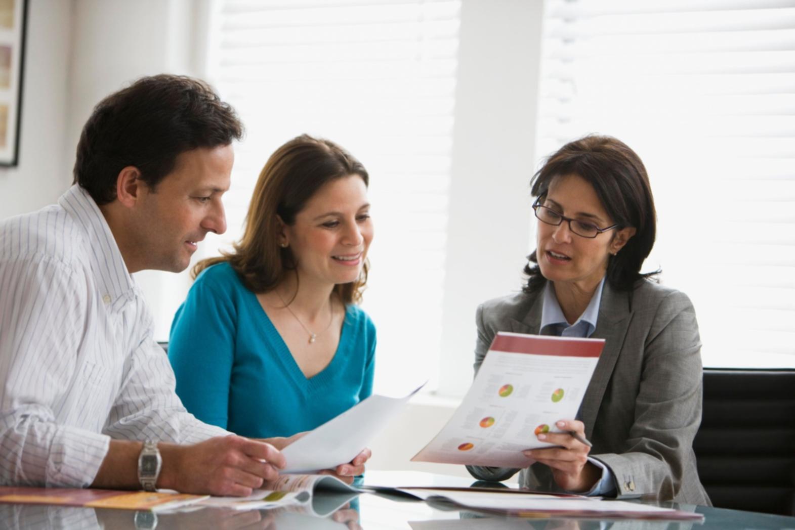 Teammitglieder während einer Gruppenlernaktivität